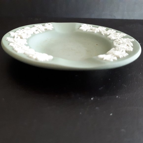 COPY - Wedgwood Jasperware Green Ashtray - Picture 2 of 4
